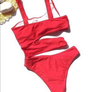 Thin strap cut out waist one piece swimwear.